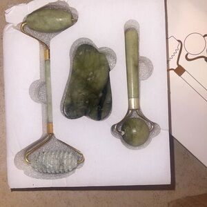 Green Facial Roller and Gua Sha Set